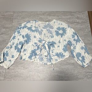American Eagle floral tie-front crop top size medium